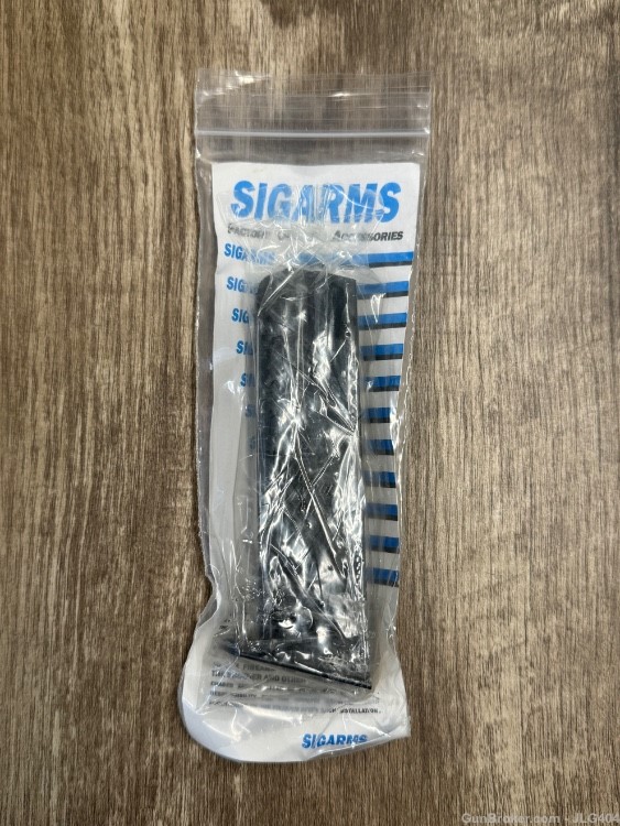 New Old Stock Genuine Sig Arms Sig Sauer P226 15 Round 9MM Magazine-img-0