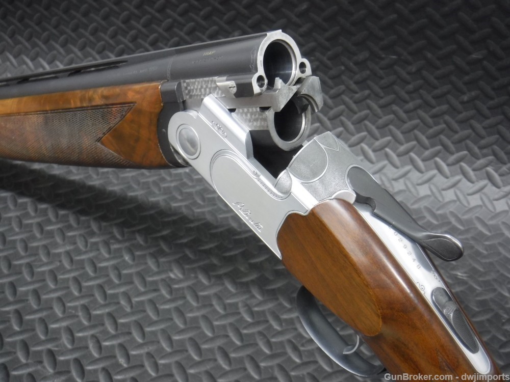Beretta 682 Trap Shotgun 12GA w/ Beretta Case-img-2