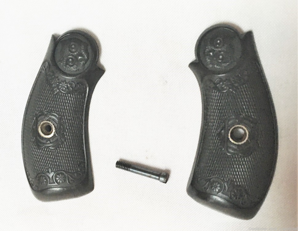 Iver Johnson revolver grips, original, model 1900 double action 22-img-0