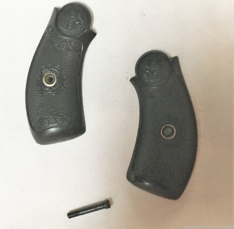 Iver Johnson revolver grips, original, model 1900 double action 22-img-2