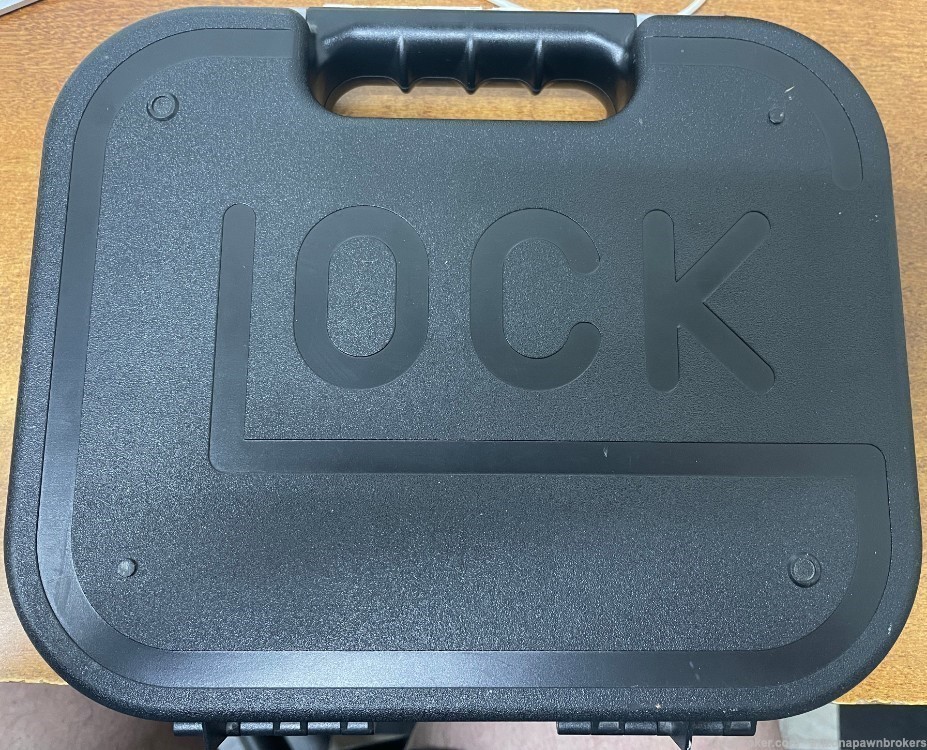 Glock 26 Gen 4 9mm w/ 1 Magazine(10), Holster, Grips and Factory Box-img-3