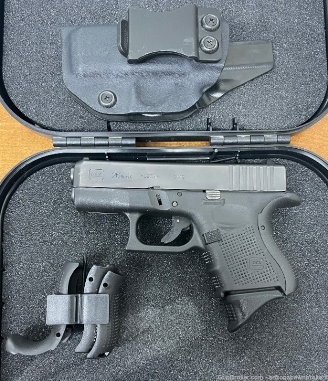 Glock 26 Gen 4 9mm w/ 1 Magazine(10), Holster, Grips and Factory Box-img-2