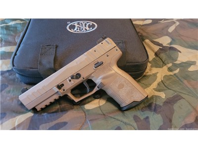 FN Five-seveN® MRD,optics-ready 5.7x28mm pistol. 