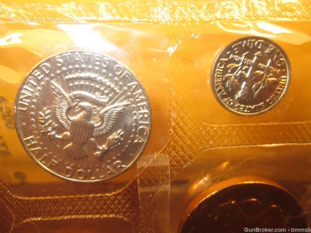 U.S. Mint RARE Souvenir Set, Uncirculated Coin Set 1982 - P-img-5