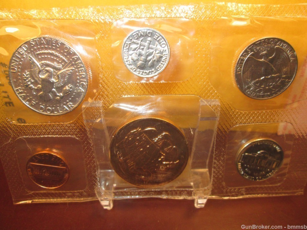 U.S. Mint RARE Souvenir Set, Uncirculated Coin Set 1982 - P-img-3
