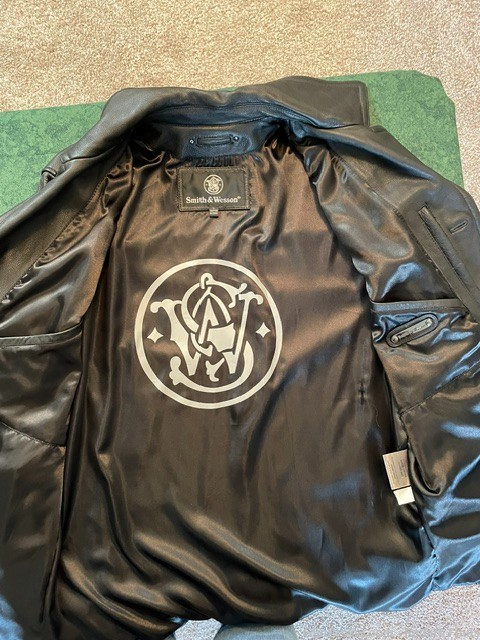 Smith & Wesson Leather Jacket - Early 2000 vintage. Men's Large. Never worn-img-5