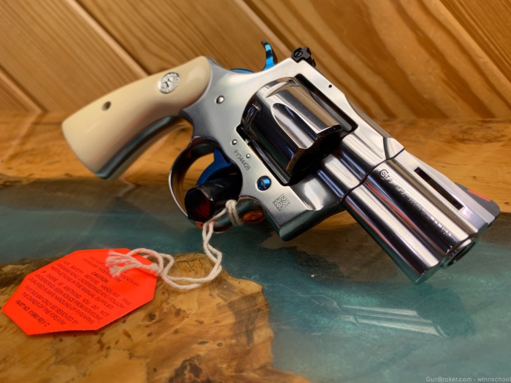 NEW IN BOX ! LIPSEY'S EXCLUSIVE COLT PYTHON .357 MAGNUM NITRE BLUE ACCENTS -img-11