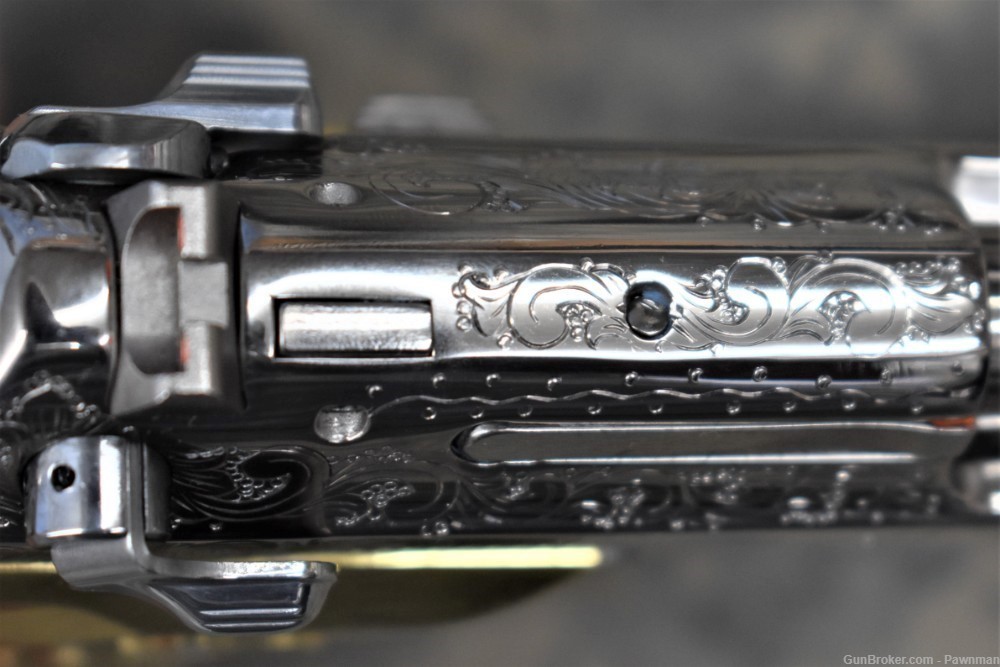 Beretta Custom 92FS in 9mm Italian fully engraved!-img-8