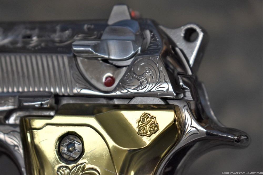 Beretta Custom 92FS in 9mm Italian fully engraved!-img-5