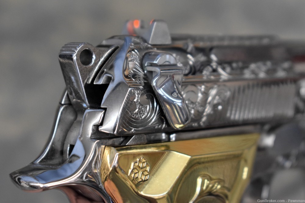 Beretta Custom 92FS in 9mm Italian fully engraved!-img-4