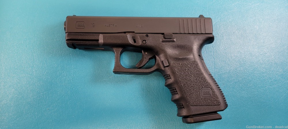 Glock 19 Semi Auto Pistol 9mm Gen 3 in Case 3 15 Round Mags & Paperwork-img-1