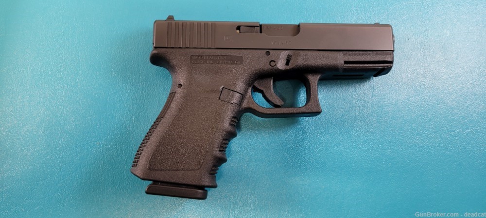 Glock 19 Semi Auto Pistol 9mm Gen 3 in Case 3 15 Round Mags & Paperwork-img-2