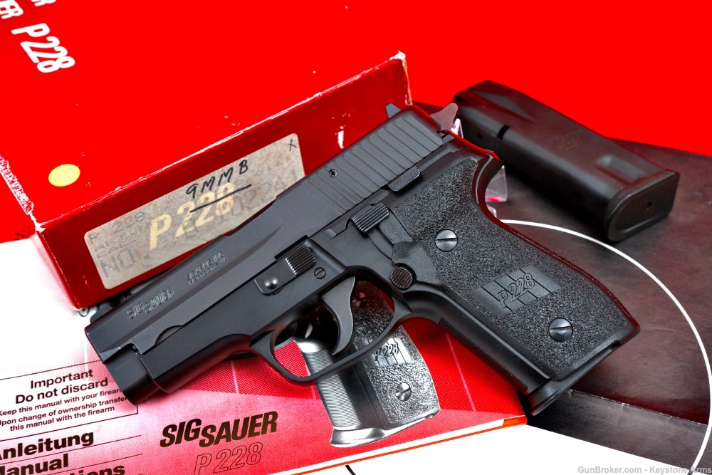 Ultra Rare 1989 W. Germany Sig Sauer P228 9MM w/ Box & Target ANIB-img-23