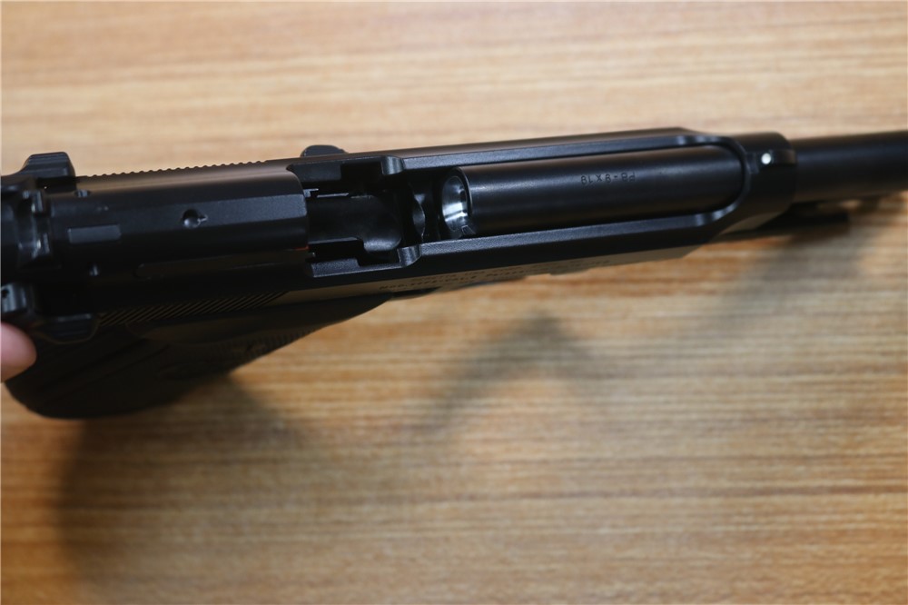 Beretta Model 92FS 9mm Black 4.9" Barrel Box 2 Mags 15 Rounds-img-8