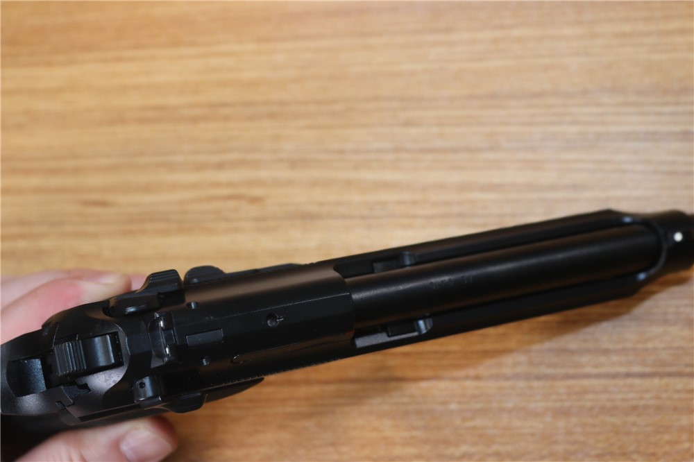 Beretta Model 92FS 9mm Black 4.9" Barrel Box 2 Mags 15 Rounds-img-6
