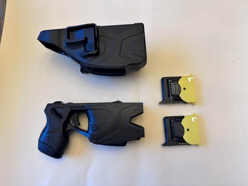 Black Taser X2 AXON LOT with holster, 2 Cartidges Less lethal stun gun LEO -img-0