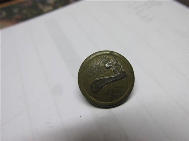 [TB06] German military #7 button good condition-img-2
