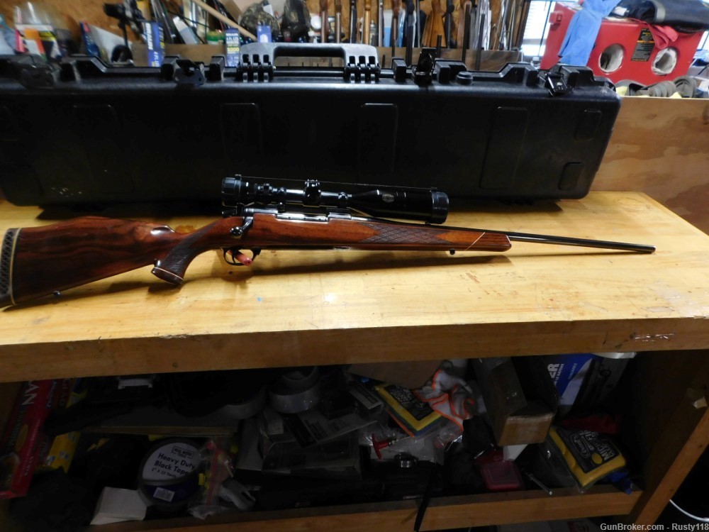 Weatherby Mark V Deluxe rifle  300 Wby Magnum, hard-case and ammo -img-0