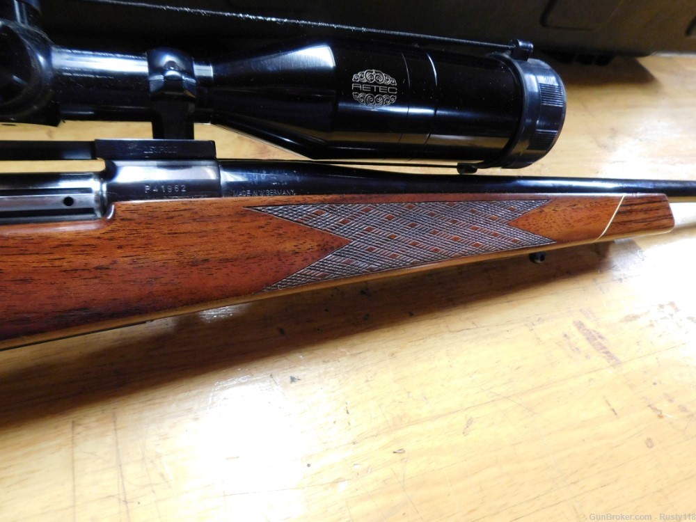 Weatherby Mark V Deluxe rifle  300 Wby Magnum, hard-case and ammo -img-3