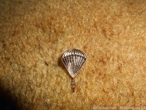 15804  -  Paratrooper Man Hat Pin  -img-0