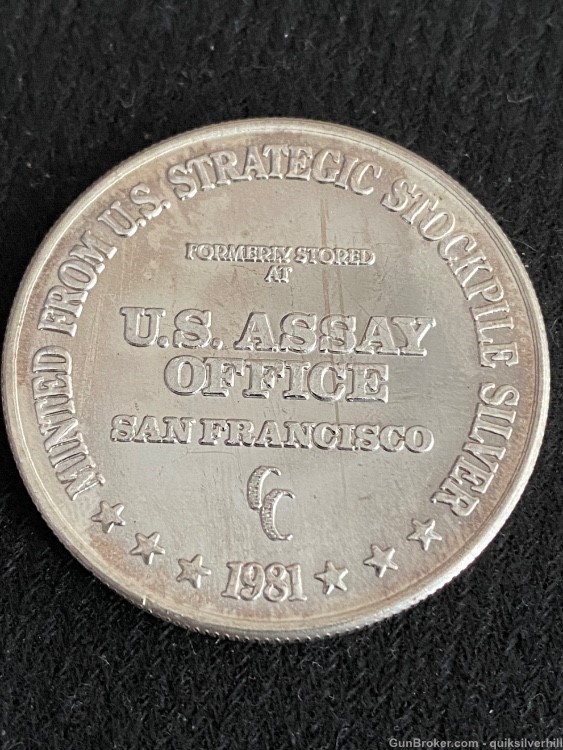 Vintage 1981 US Assay Office 1 Troy Oz Silver Trade Unit Round-img-1