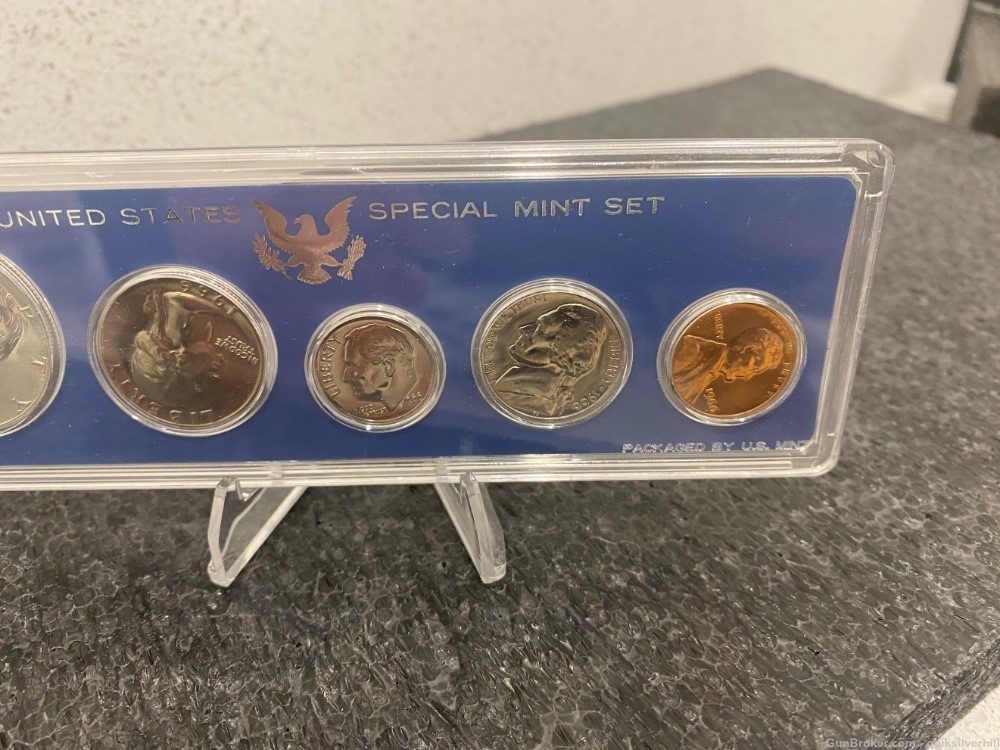 Gorgeous 1966 United States Special Mint Set w/ Silver Kennedy Half Dollar -img-2