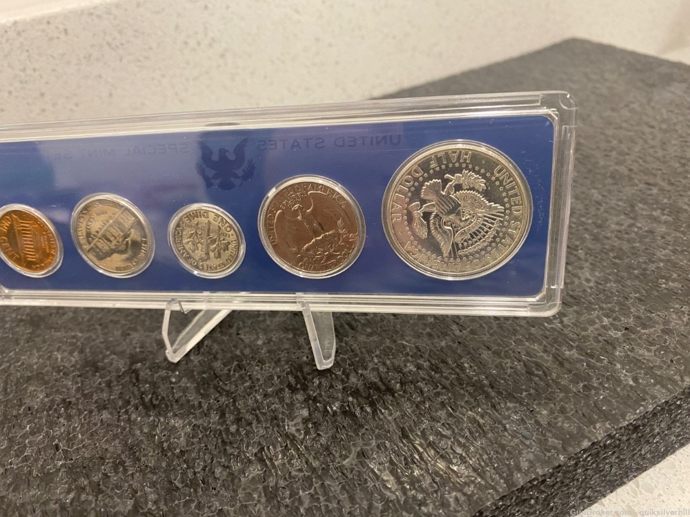Gorgeous 1966 United States Special Mint Set w/ Silver Kennedy Half Dollar -img-3