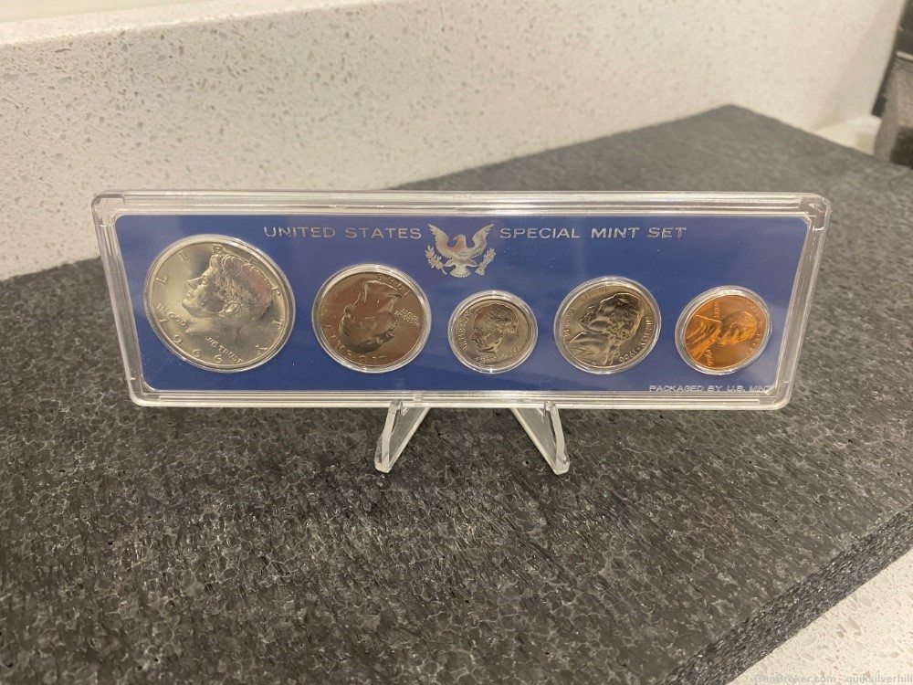 Gorgeous 1966 United States Special Mint Set w/ Silver Kennedy Half Dollar -img-0