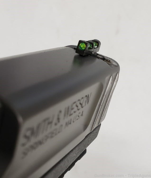 Smith & Wesson SD40 VE 40S&W 2-10rd mags fiber optic sights 11908 CA LEGAL-img-2