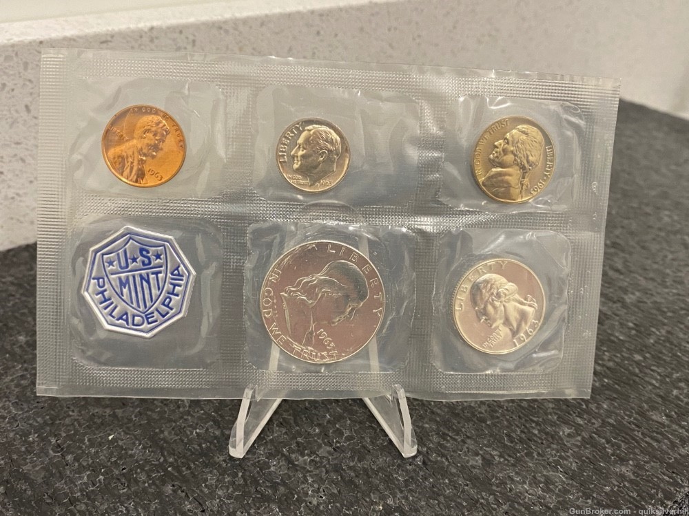 Beautiful 1963 Philadelphia Uncirculated United States Mint Coin Set-img-0