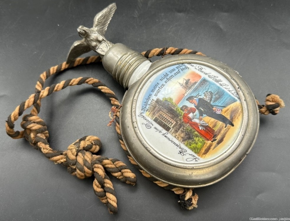 IMPERIAL GERMAN WWI CANTEEN FLASK WITH PAINTING AND LARGE EAGLE CAP-img-0