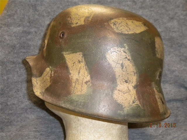 GERMAN WWII SS M42 CAMOUFLAGED HELMET WITH LINER (VERY NICE VERY RARE)-img-15