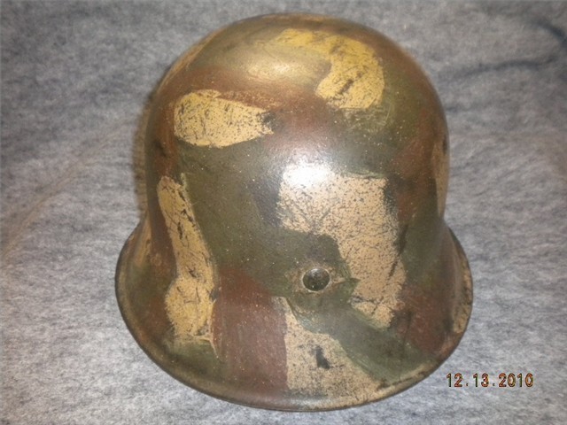 GERMAN WWII SS M42 CAMOUFLAGED HELMET WITH LINER (VERY NICE VERY RARE)-img-5