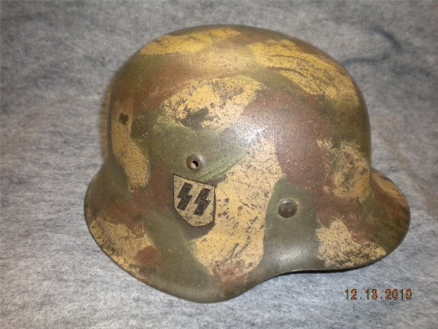 GERMAN WWII SS M42 CAMOUFLAGED HELMET WITH LINER (VERY NICE VERY RARE)-img-0