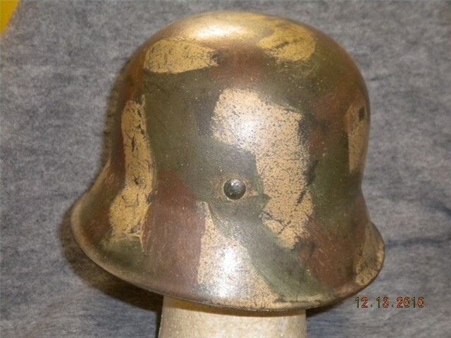 GERMAN WWII SS M42 CAMOUFLAGED HELMET WITH LINER (VERY NICE VERY RARE)-img-16