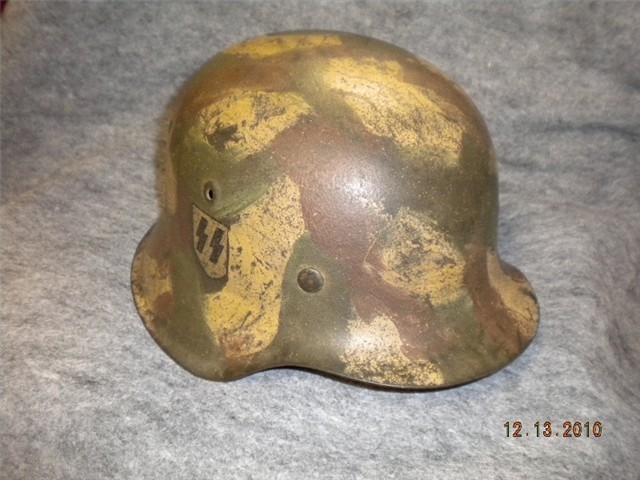 GERMAN WWII SS M42 CAMOUFLAGED HELMET WITH LINER (VERY NICE VERY RARE)-img-1