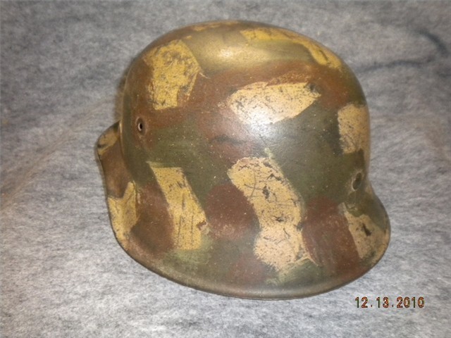 GERMAN WWII SS M42 CAMOUFLAGED HELMET WITH LINER (VERY NICE VERY RARE)-img-4
