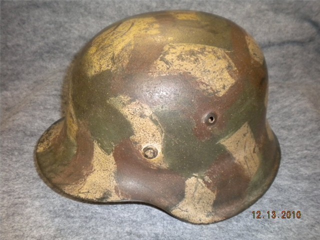 GERMAN WWII SS M42 CAMOUFLAGED HELMET WITH LINER (VERY NICE VERY RARE)-img-3
