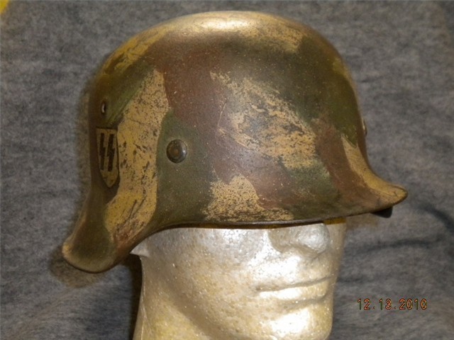 GERMAN WWII SS M42 CAMOUFLAGED HELMET WITH LINER (VERY NICE VERY RARE)-img-11