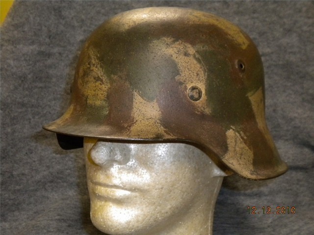 GERMAN WWII SS M42 CAMOUFLAGED HELMET WITH LINER (VERY NICE VERY RARE)-img-13