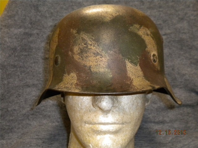 GERMAN WWII SS M42 CAMOUFLAGED HELMET WITH LINER (VERY NICE VERY RARE)-img-12
