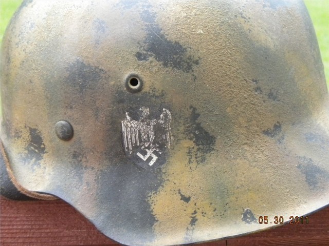 GERMAN WWII M42 SINGLE DECAL HELMET NORMANDY CAMOUFLAGE w/ LINER (RARE)-img-4