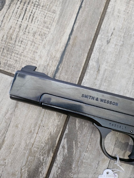 Smith & Wesson Model 41 22LR Semi Auto Pistol -img-21