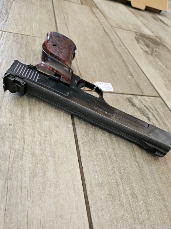 Smith & Wesson Model 41 22LR Semi Auto Pistol -img-10