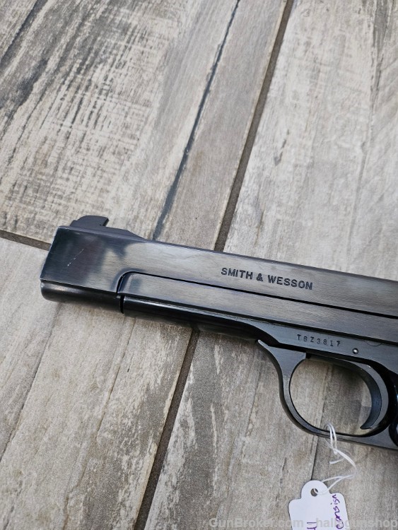 Smith & Wesson Model 41 22LR Semi Auto Pistol -img-25