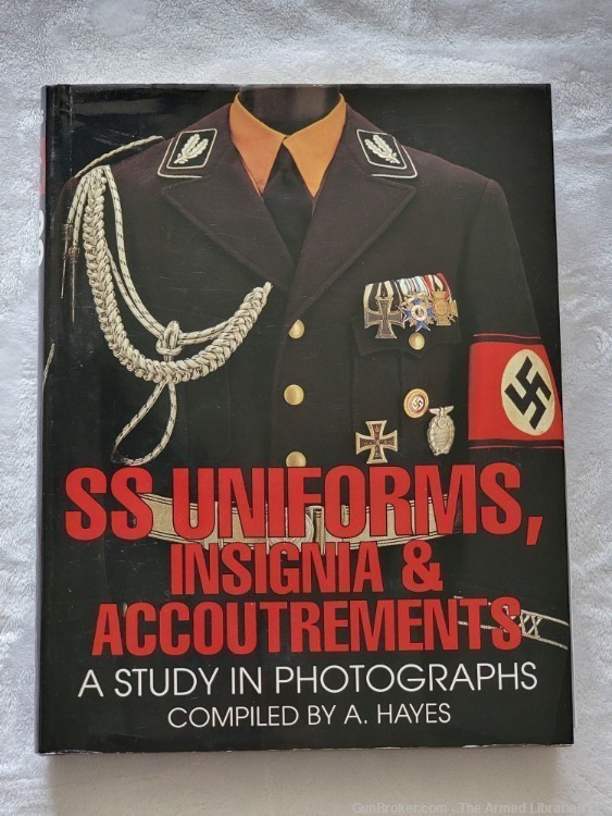 SS Uniforms, Insignia and Accoutrements: A Study in Photographs by A. Hayes-img-0