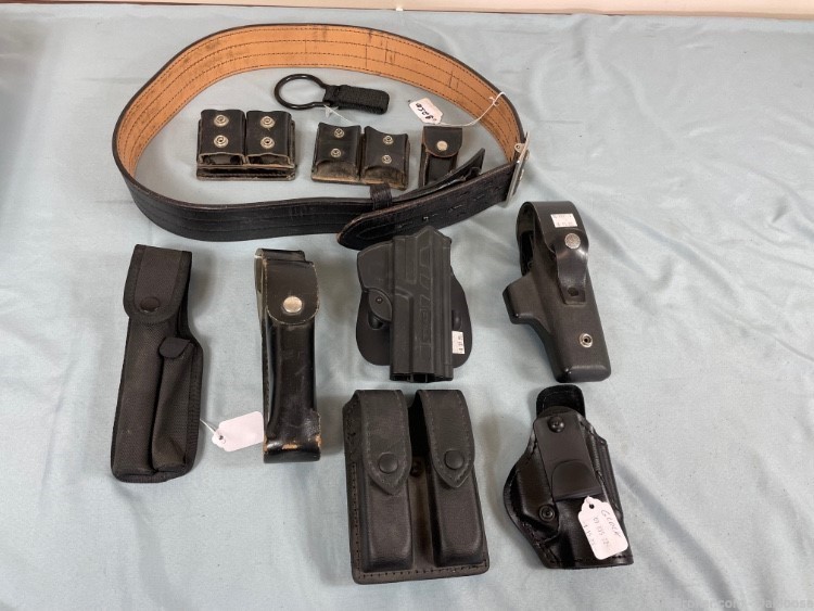 Lot of Police Holsters + Belt and More! (Safariland, Glock, Sig) (#5)-img-0