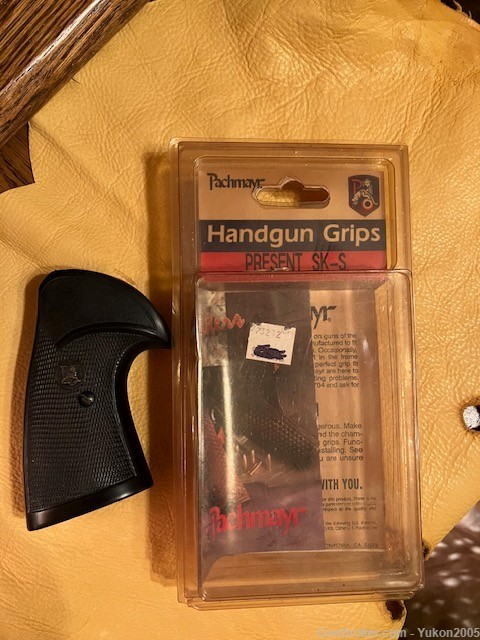 Pachmayr Revolver Grips for Smith & Wesson K or L Frames, Original Package-img-2