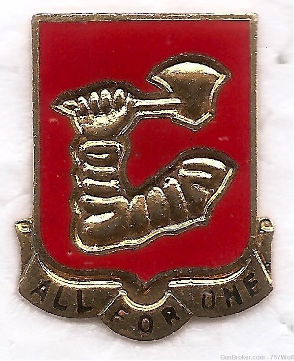 Vintage US Army 40th Field Artillery Regiment DI DUI Crest Pin Clutchback-img-0
