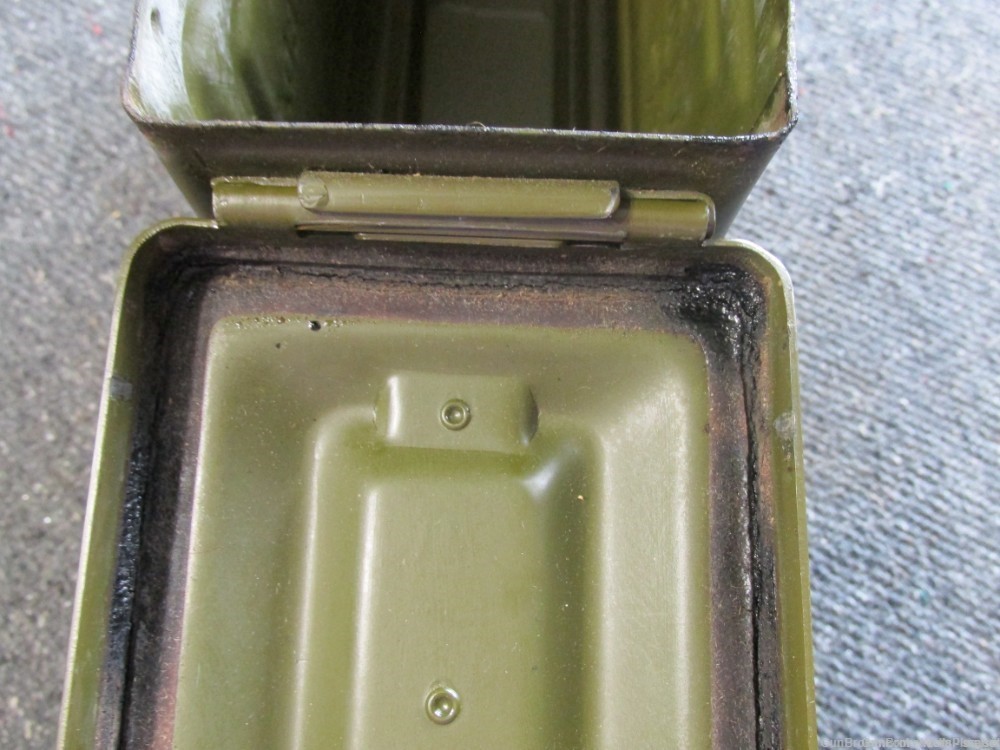 USGI WWII .30 CALIBER AMMO CAN WITH ORIGINAL PAINT (HARD TO FIND)-img-14